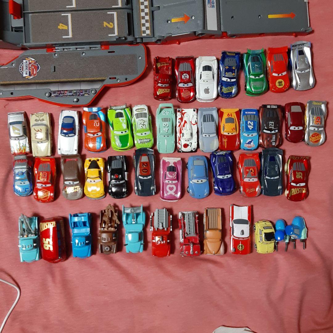 まとめ売り●トミカ　カーズミニカー&カーズトミカスピードウェイに変身マックィーン