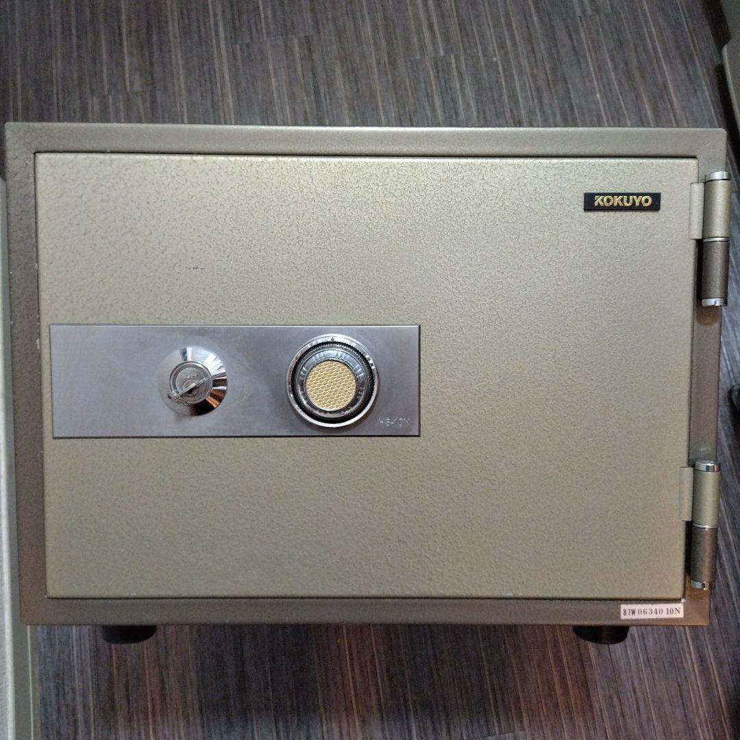 コクヨ KOKUYO 耐火金庫 ダイヤル式 鍵付き HS-10N - メルカリ