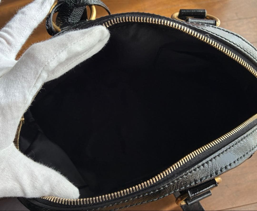 イヴ・サンローラン　ミューズ　ハンドバッグ　パテントレザー　黒