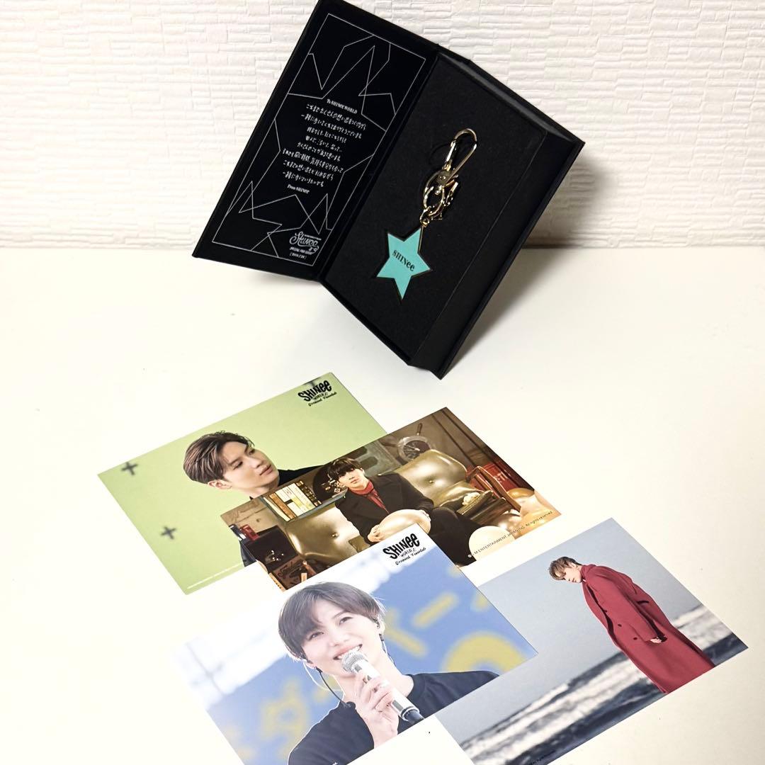 SHINee キーホルダー ポストカードセット おまけのベルト付き - メルカリ