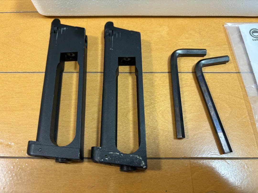 Carbon8 DOC M45 CO2ガスガン 本体とマガジン2本とCO2ボンベ