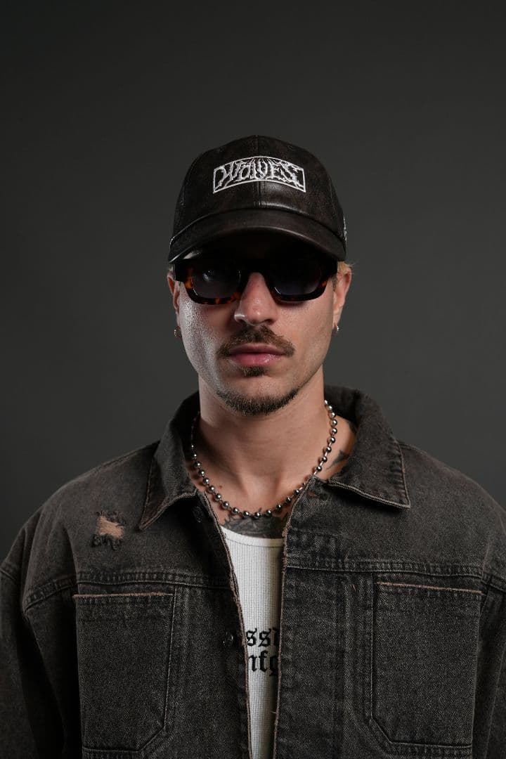 フェイクレザーキャップ 黒 刺繍ロゴ付き darcsport darcsport