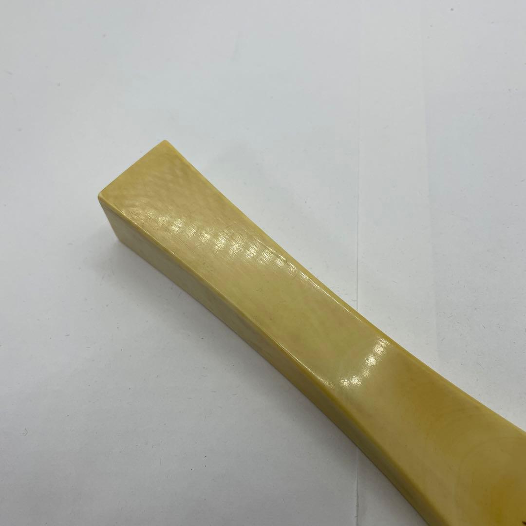 ヴィンテージ   天然素材　バチ　重さ約　102g  #386