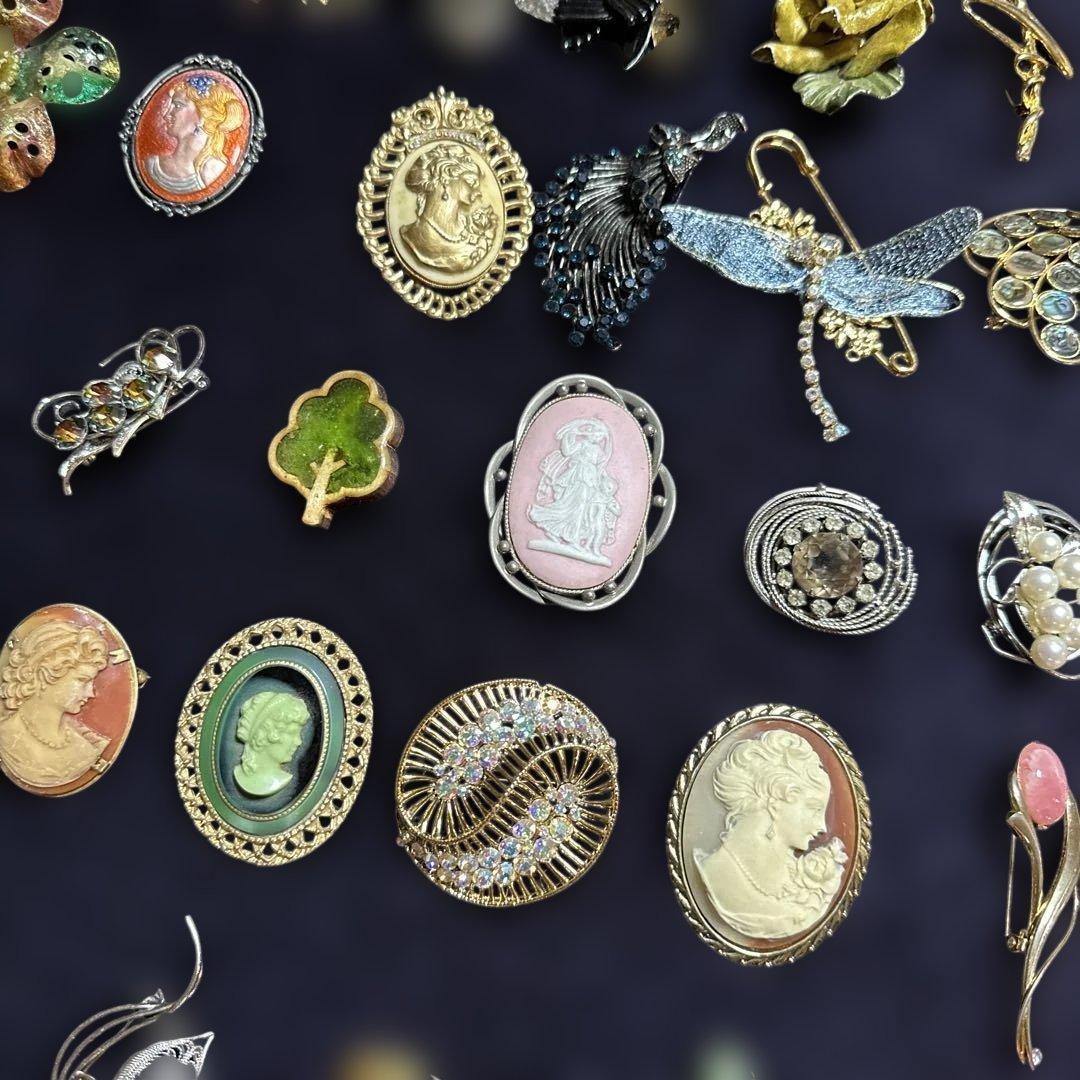 vintage】ブローチ まとめ売り 大量 110点以上 - メルカリ