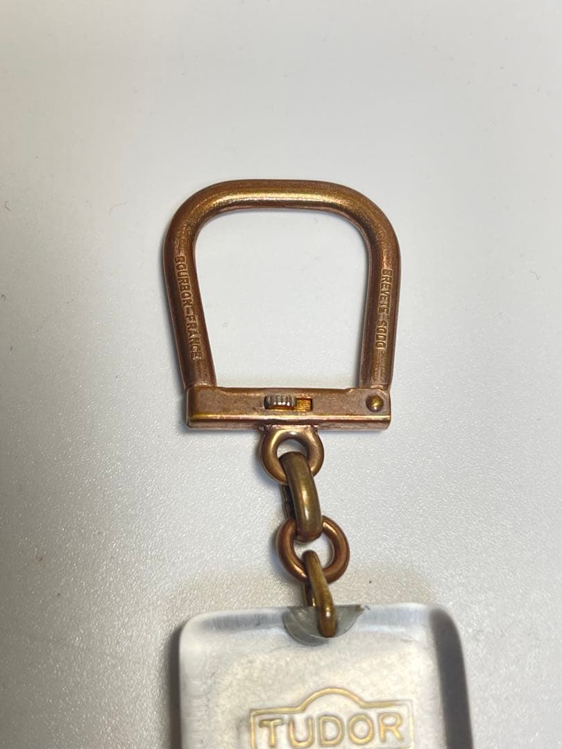 TUDOR 方位磁石 ブルボンキーホルダー - メルカリ