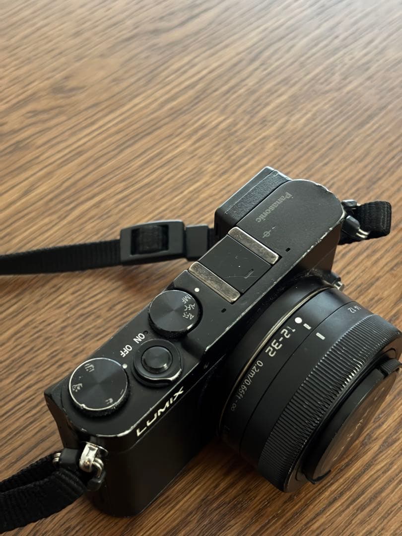 Panasonic GM5 ブラック＋12-32レンズ（純正バッテリー2個） - メルカリ