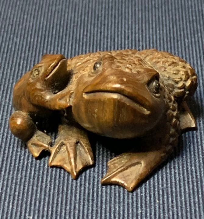 蛙根付 蛙 骨董 カエル 置物 縁起物 レトロ アンティーク 銘あり