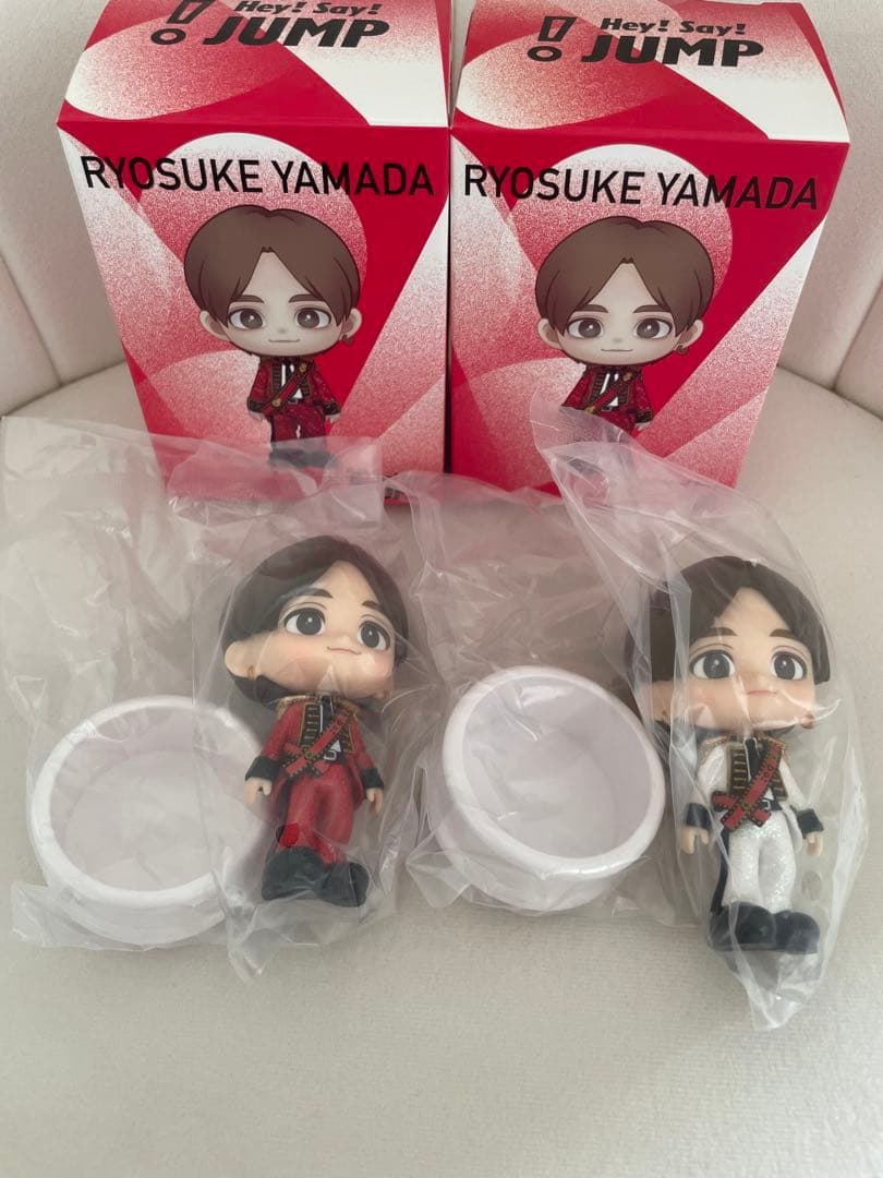 即日発送】 Hey!Say!JUMP 山田涼介 フィギュア2体セット 赤＋白