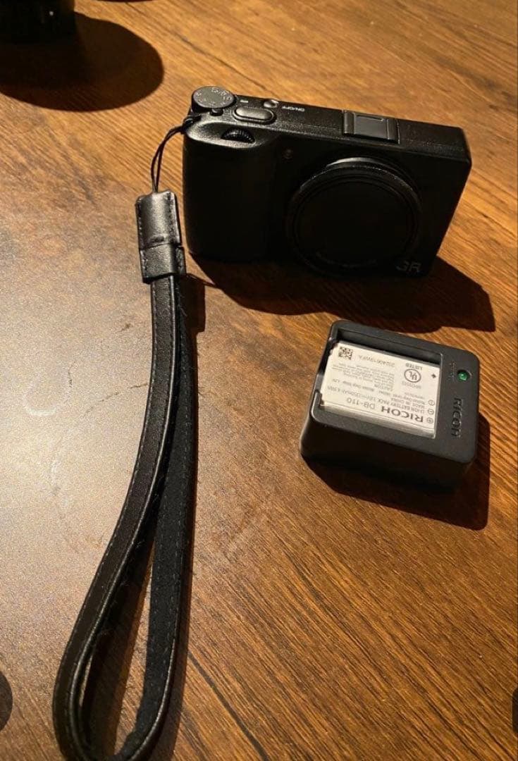1月5日まで限定価格‼️RICOH GR Ⅲ 、バッテリー＆ストラップ付きセット