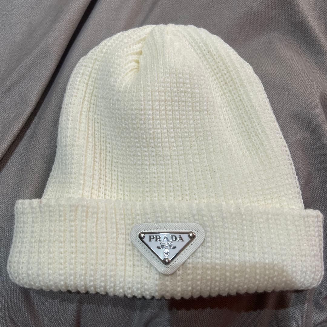 PRADA ニット帽 ホワイト - メルカリ