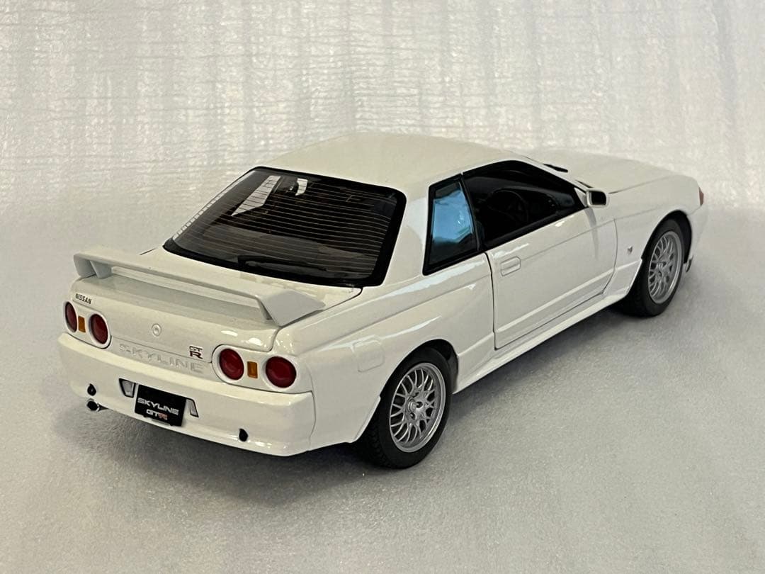 京商 1/18 R32 GT-R スカイライン V-SPEC II Nissan Skyline GT-R R32 (