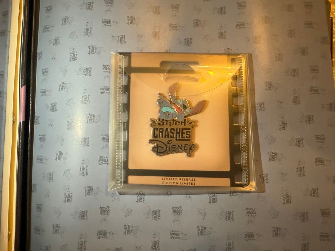 ディズニー　ピンバッジ　スティッチ　クラッシーズ　コンプリート　フォルダ付き