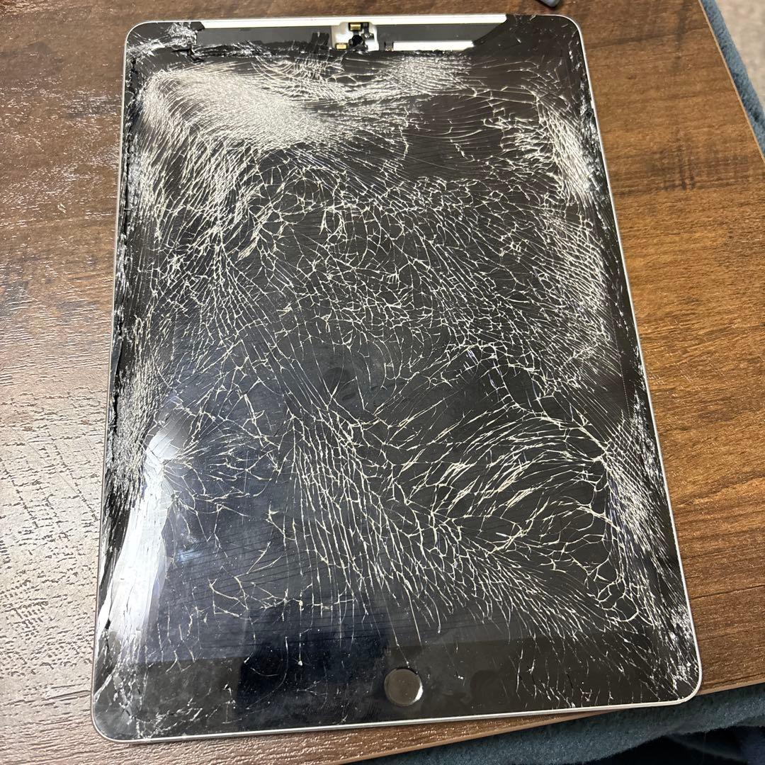 Apple iPad第9世代 本体 シルバー 画面ひび割れ - メルカリ