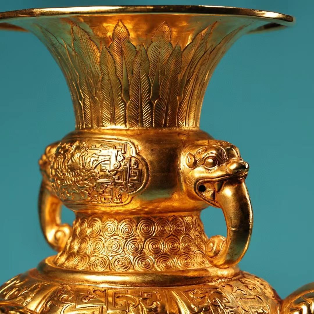 中国古美術・旧蔵鎏金三羊花瓶・純銅细密彫・純手作り・高浮彫・置物・観賞瓶・文房具