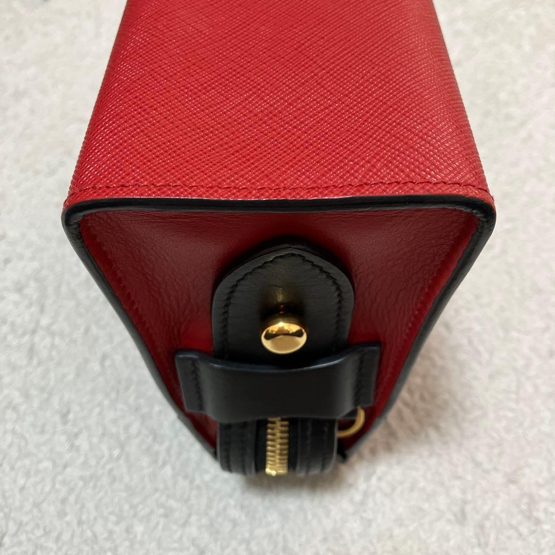 ショルダーバッグ 1BH043 レッド ブラック サフィアーノレザー PRADA