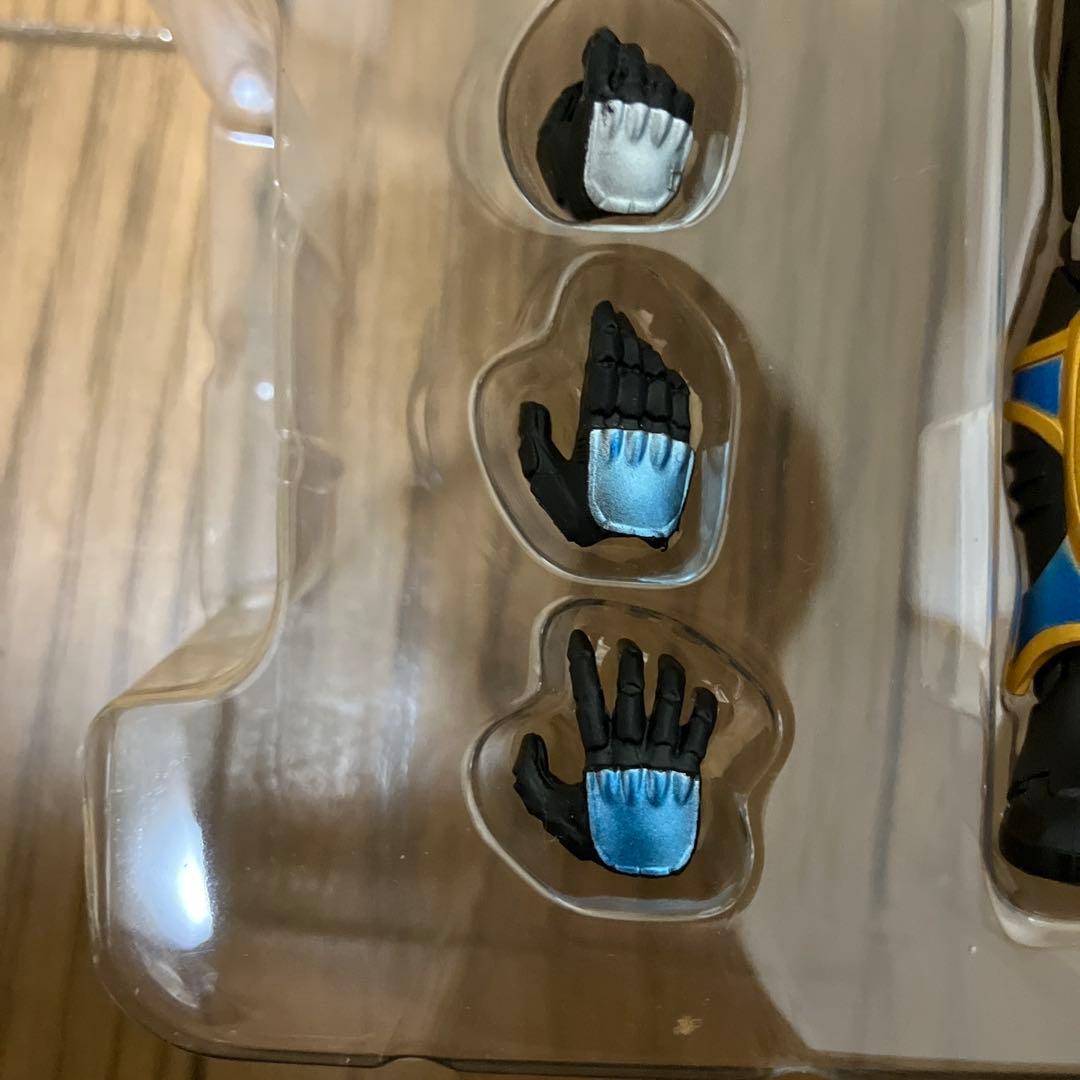 フィギュアーツ　仮面ライダー　ナイト　サバイブ　龍騎　リュウキ　ガヴ　ギーツ