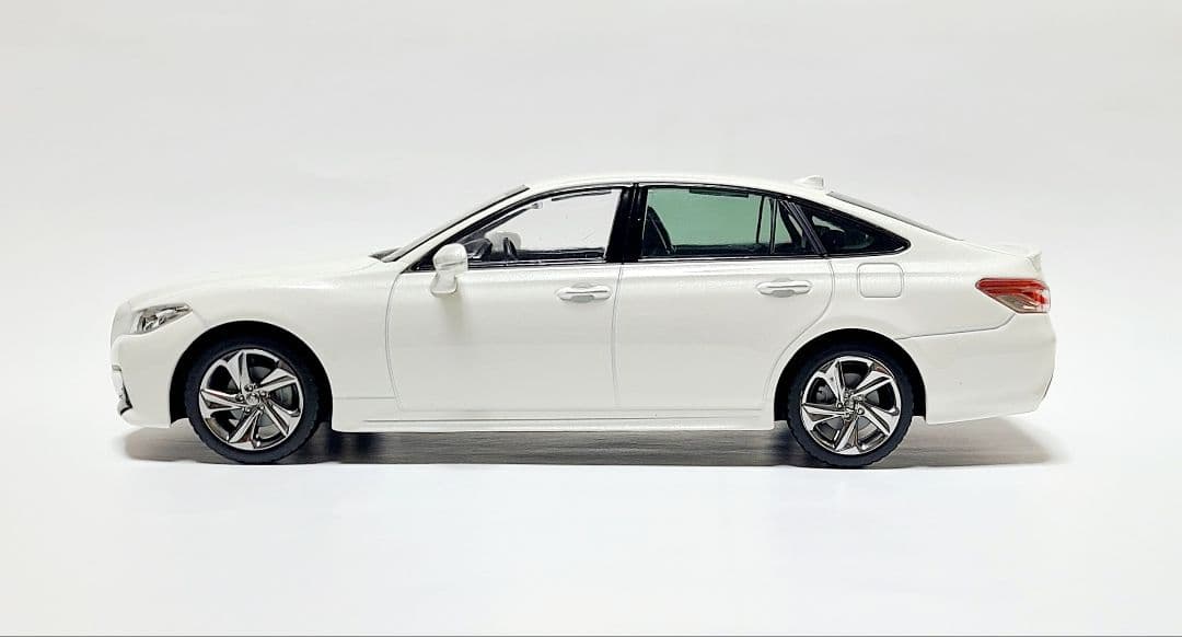 トヨタ 220系クラウン RSアドバンス カラーサンプル