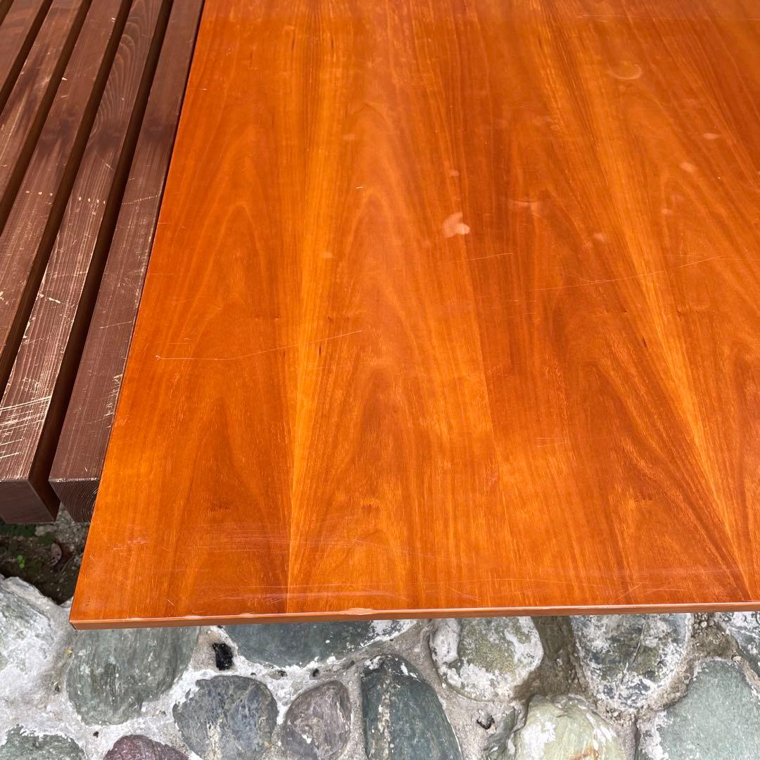 フレデリシア　ナナディツエル　トリニダード・トバゴテーブル小　ウェグナー 北欧②