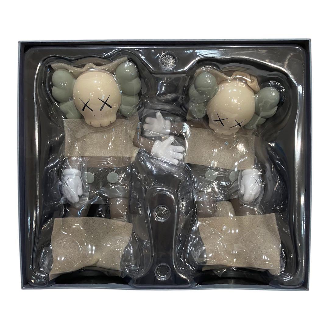 M3】KAWS ALONG THE WAY フィギュア 2体セット