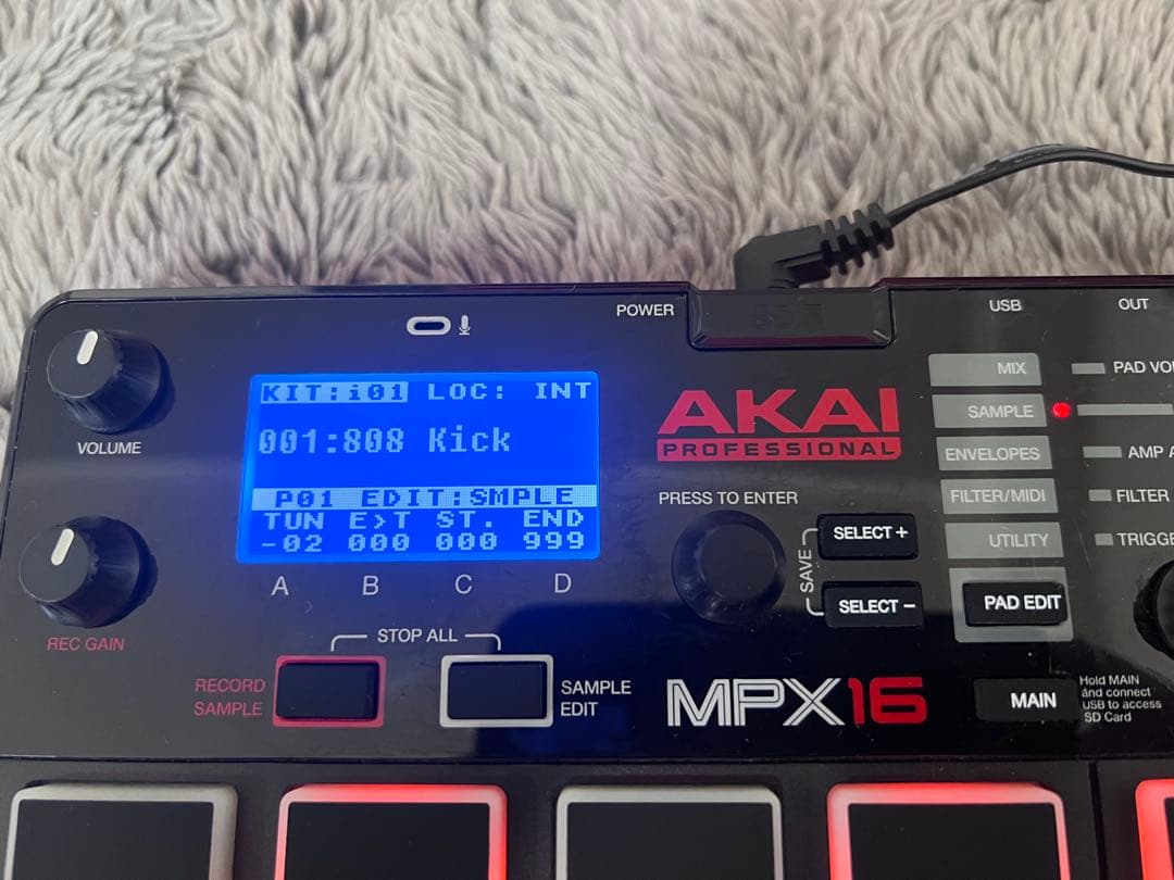 AKAI MPX16 サンプラー 16パッド×10バンク さらにSDで増設可能