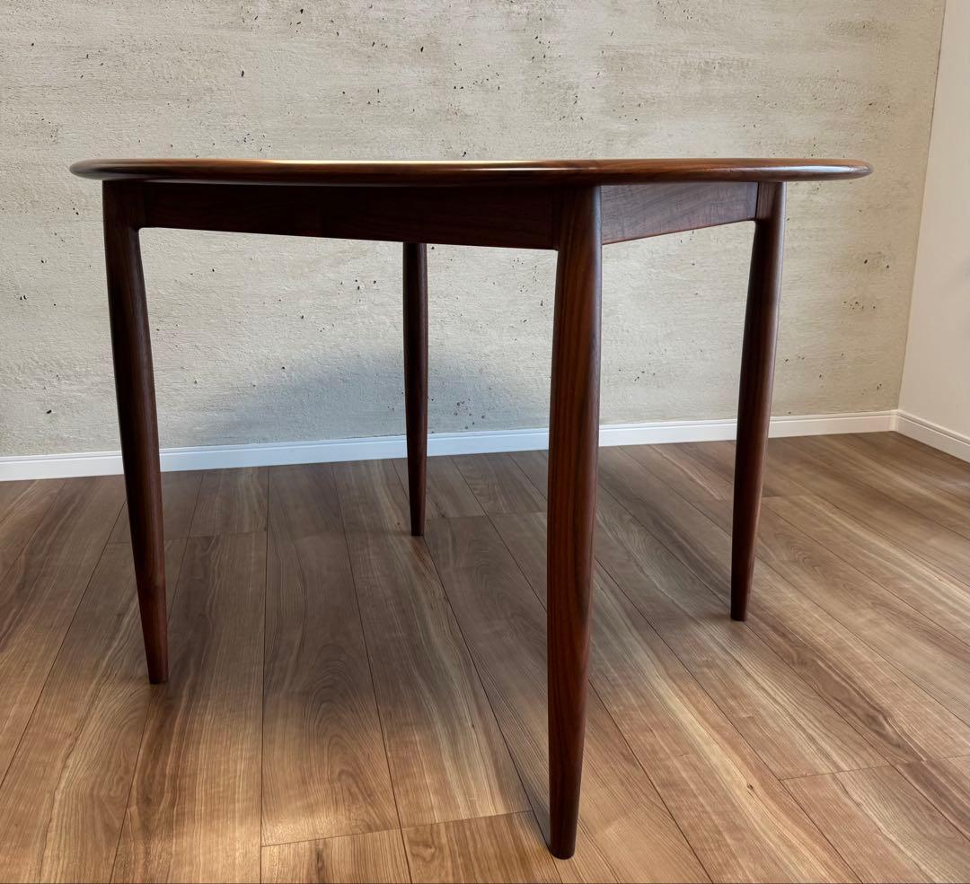 カイクリスチャンセン　宮崎椅子　ユニバースダイニングテーブル　ウォールナット