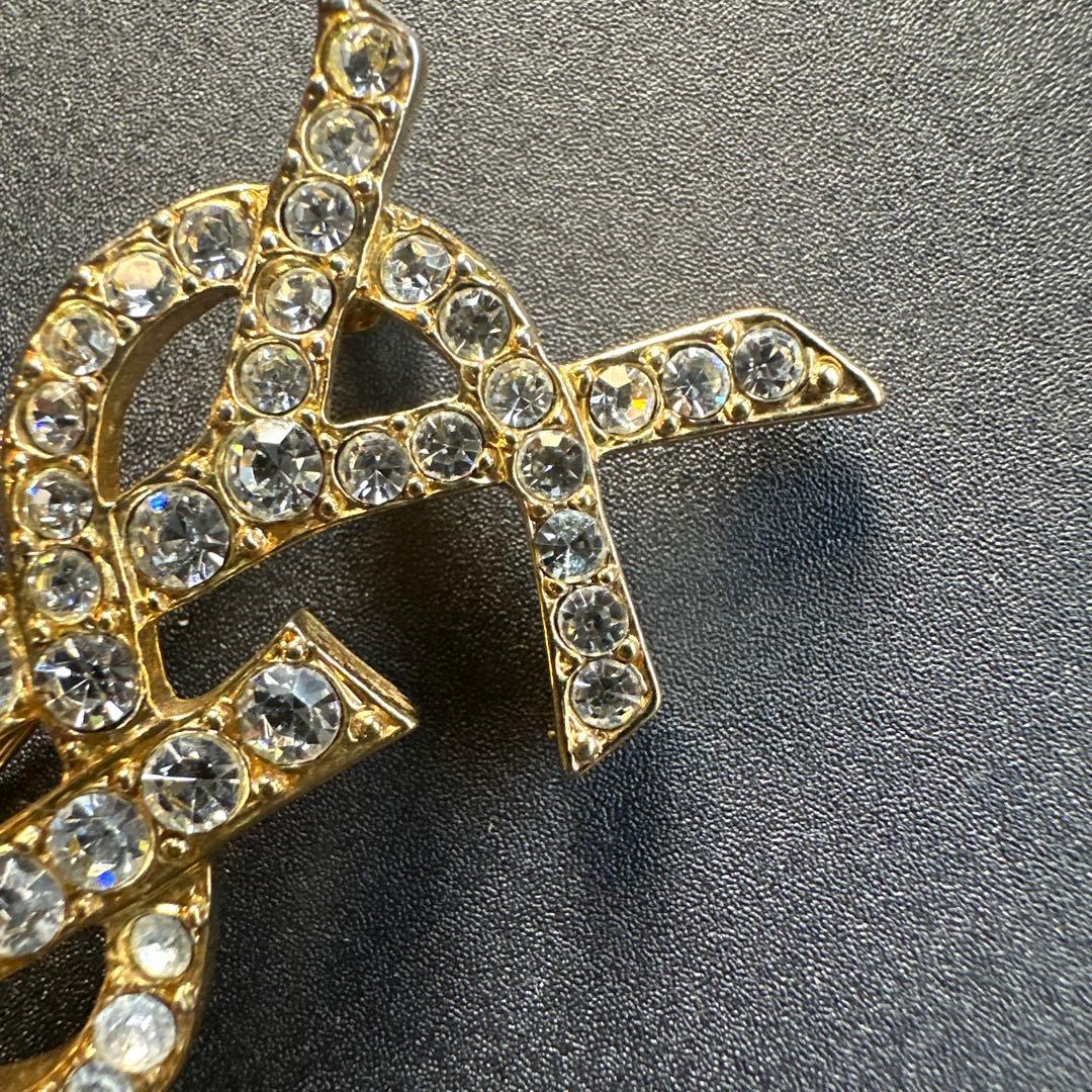 vintage】YSL ロゴブローチ ゴールドカラー イヴサンローランの通販は