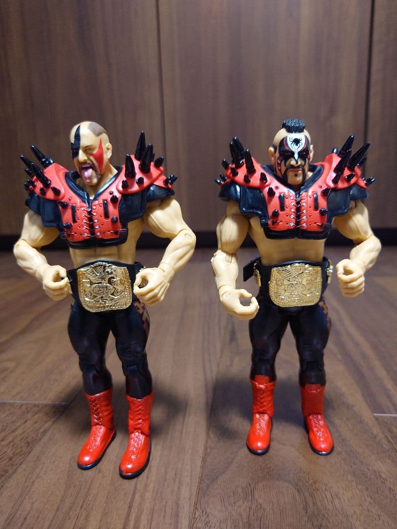 WWE Classic Superstars ロード・ウォリアーズのフィギュア