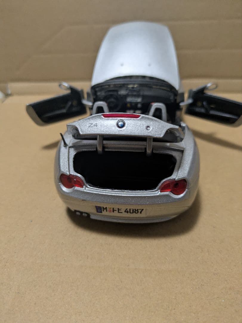 BMW Z4 シルバー　ミニカー　1/24
