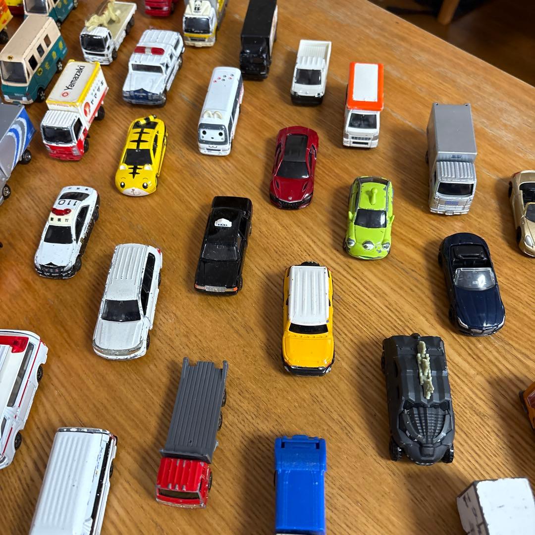 トミカ とミニカー多数と収納ケース70台