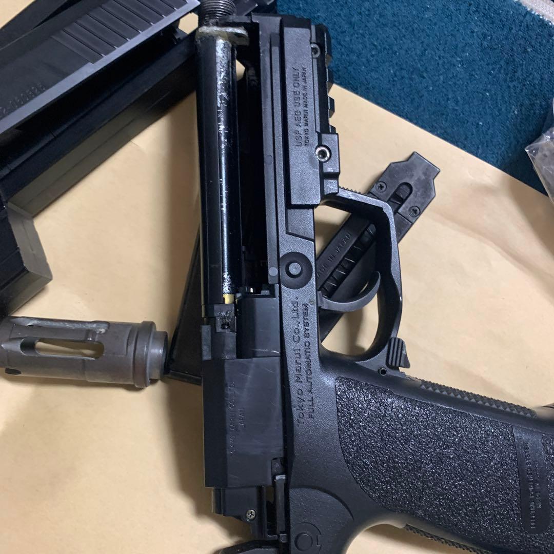 電動ハンドガン、マルイ、マガジン4つ