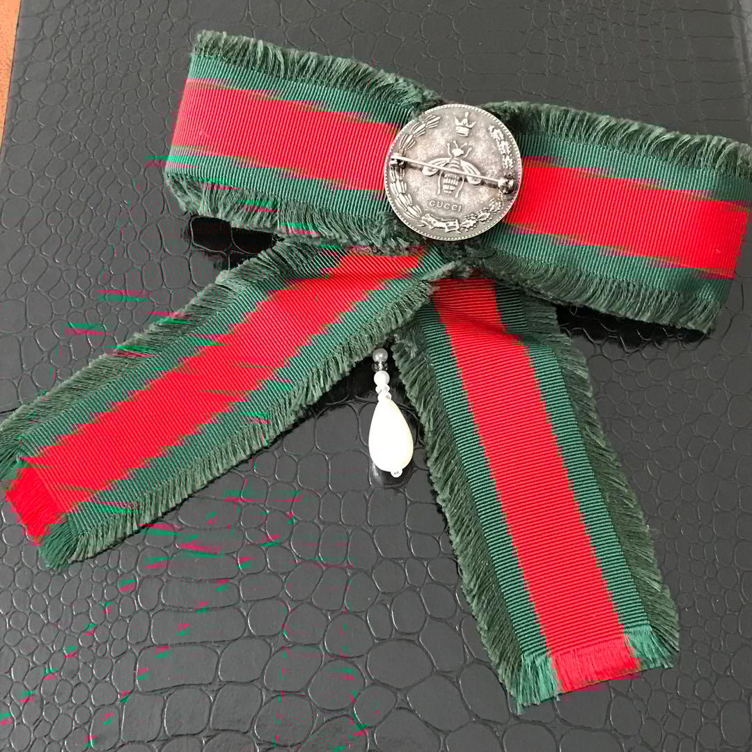 GUCCIグッチGUCCI グッチ ウェブリボン リボンブローチ