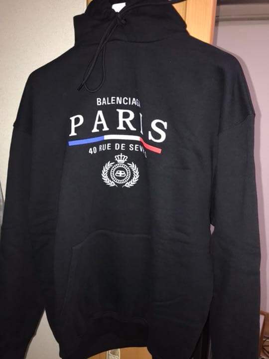 バレンシアガ パーカー xs