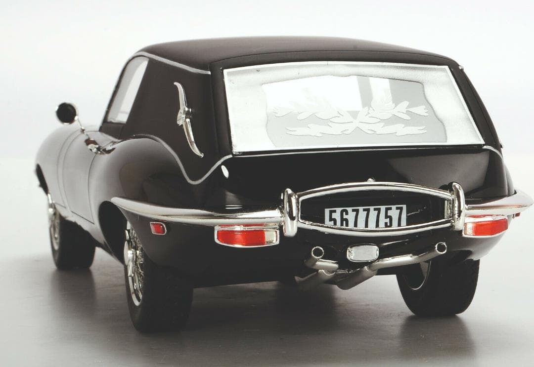 ミニカーシュコー ジャガー Eタイプ Harold and Maude 1/12