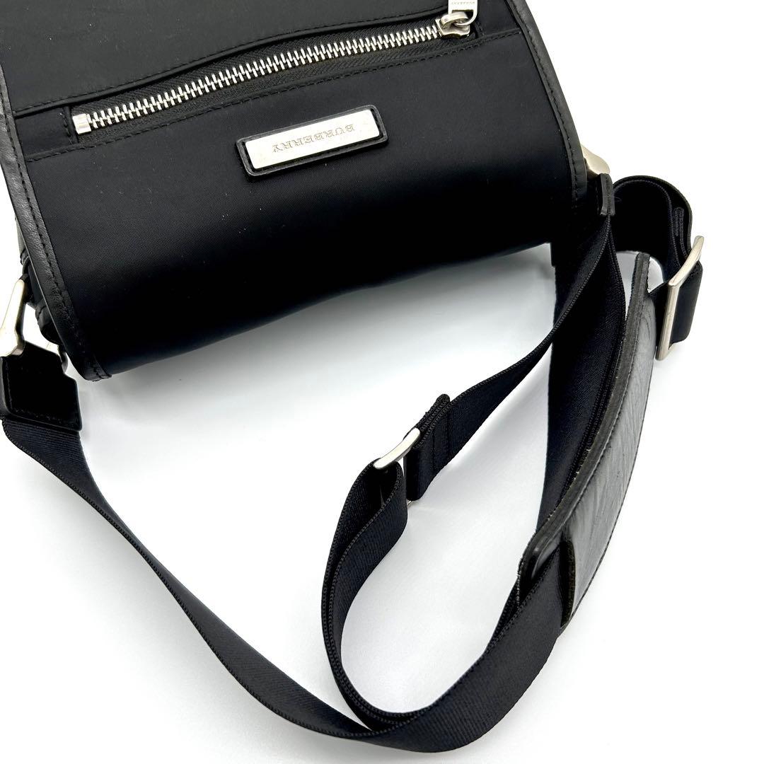 バーバリーナイロンバッグ肩掛け可能ノバチェック刺繍ロゴブラック￼