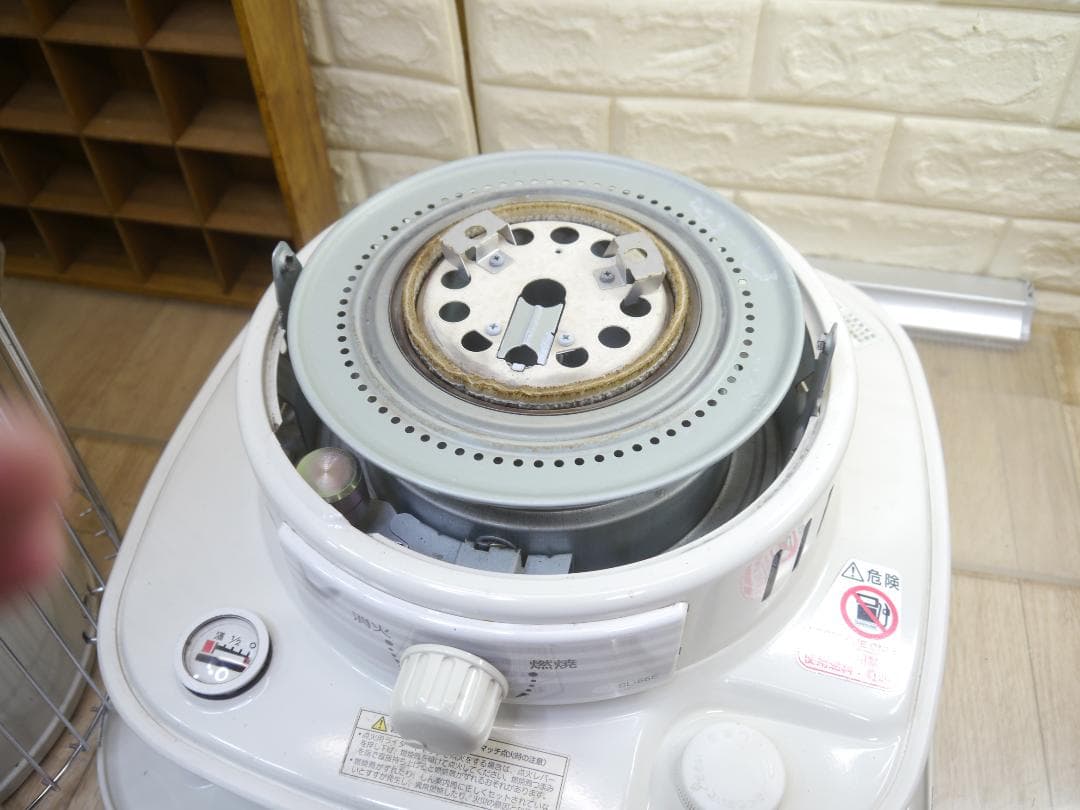 ◇送料無料◇2012年③◇コロナ ホワイト 石油ストーブ 手動ダイヤル式