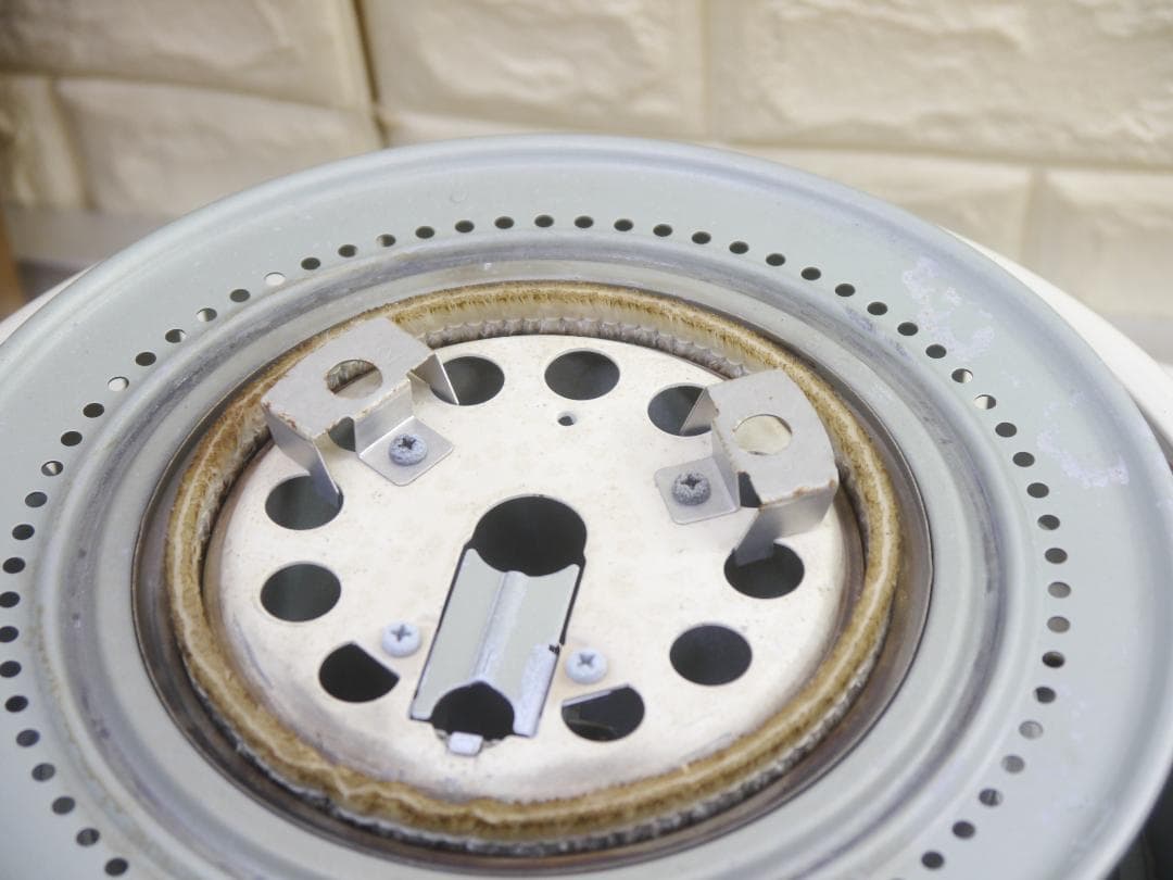 ◇送料無料◇2012年③◇コロナ ホワイト 石油ストーブ 手動ダイヤル式