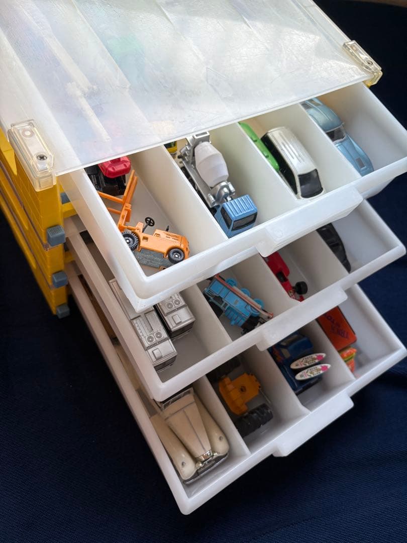 トミカ　その他ミニカーまとめて67台ケース付き　中古品