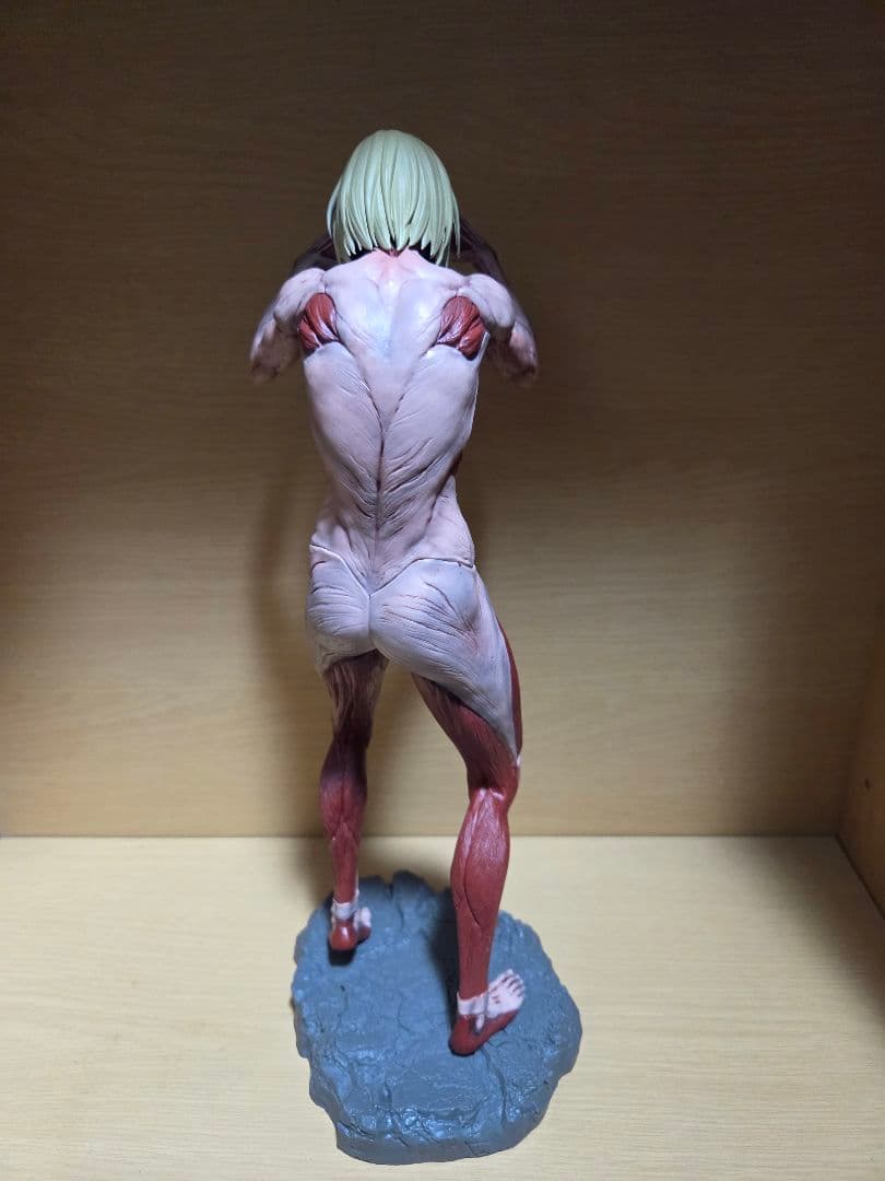 進撃の巨人　一番くじ　エレン(巨人)&女型の巨人フィギュア