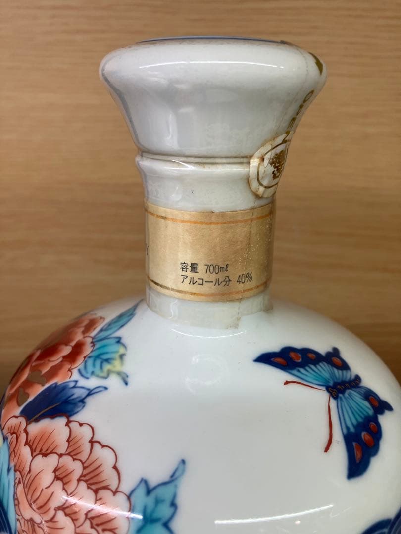 サントリー ブランデー 染錦青海波牡丹文 有田焼 700ml 40％ 未開栓