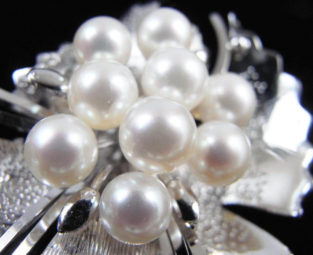 ☆925シルバー(銀製)☆本真珠ブローチ（アコヤ真珠) 9粒・兼 帯留め☆新品