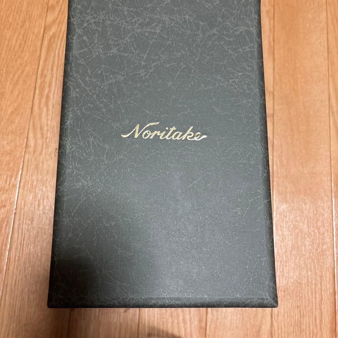 伊*宇様 Noritake 赤い花瓶　陶器　辰砂