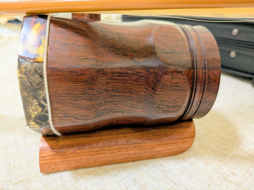 宋廣寧製二胡 　紅木　蛇皮 　2弦付き 弓あり ソフトケース付き