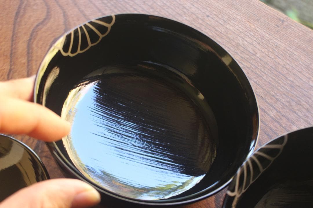 デッドストック！極上刷毛目黒漆に風情ある菊蒔絵の映える煮物椀2点（検京塗雑煮椀