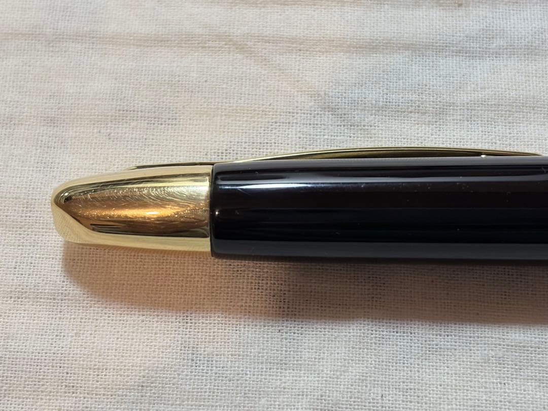 パイロット キャップレス万年筆 ゴールドトリム ブラック F字