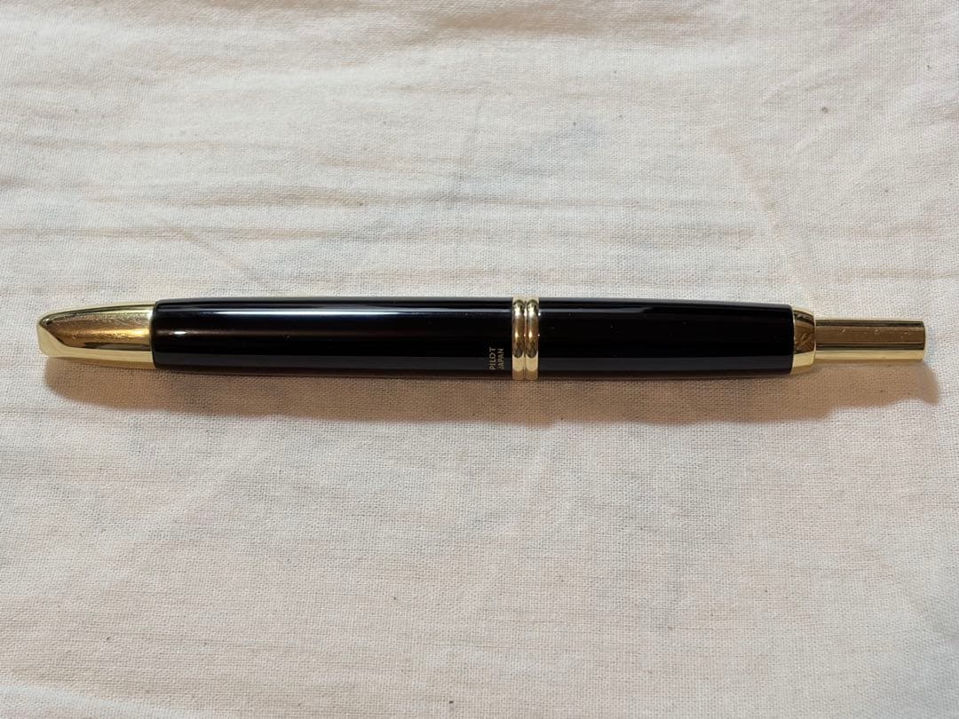 パイロット キャップレス万年筆 ゴールドトリム ブラック F字