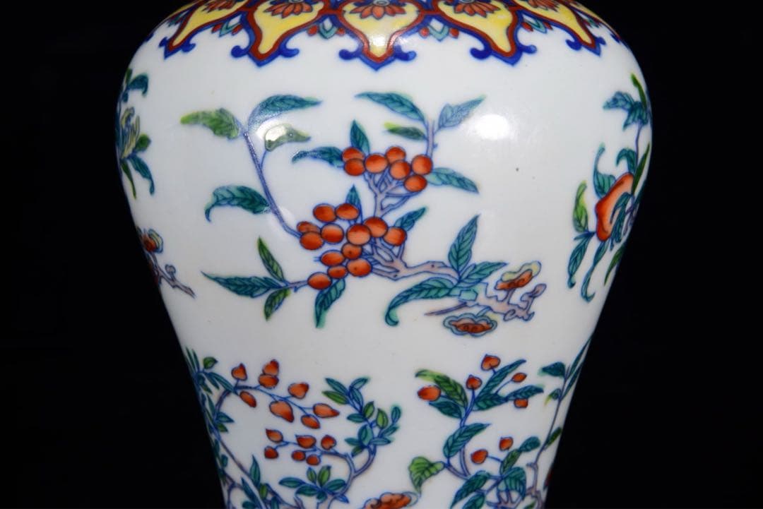 旧蔵 珍品 清国雍正時代の鬥彩三果 模様 梅瓶 インテリア花瓶