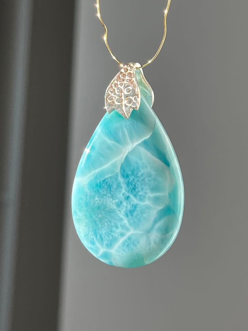 天然石☆高品質！ラリマーしずく型ペンダントトップ☆リーフバチカン