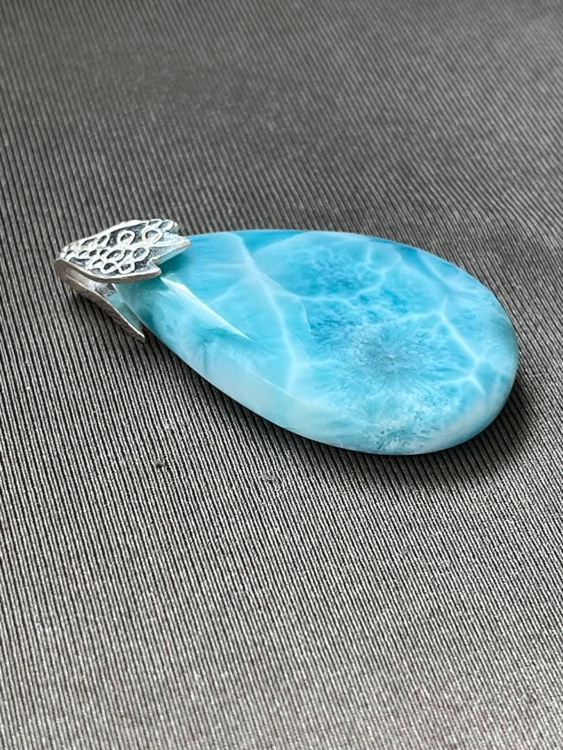 天然石☆高品質！ラリマーしずく型ペンダントトップ☆リーフバチカン