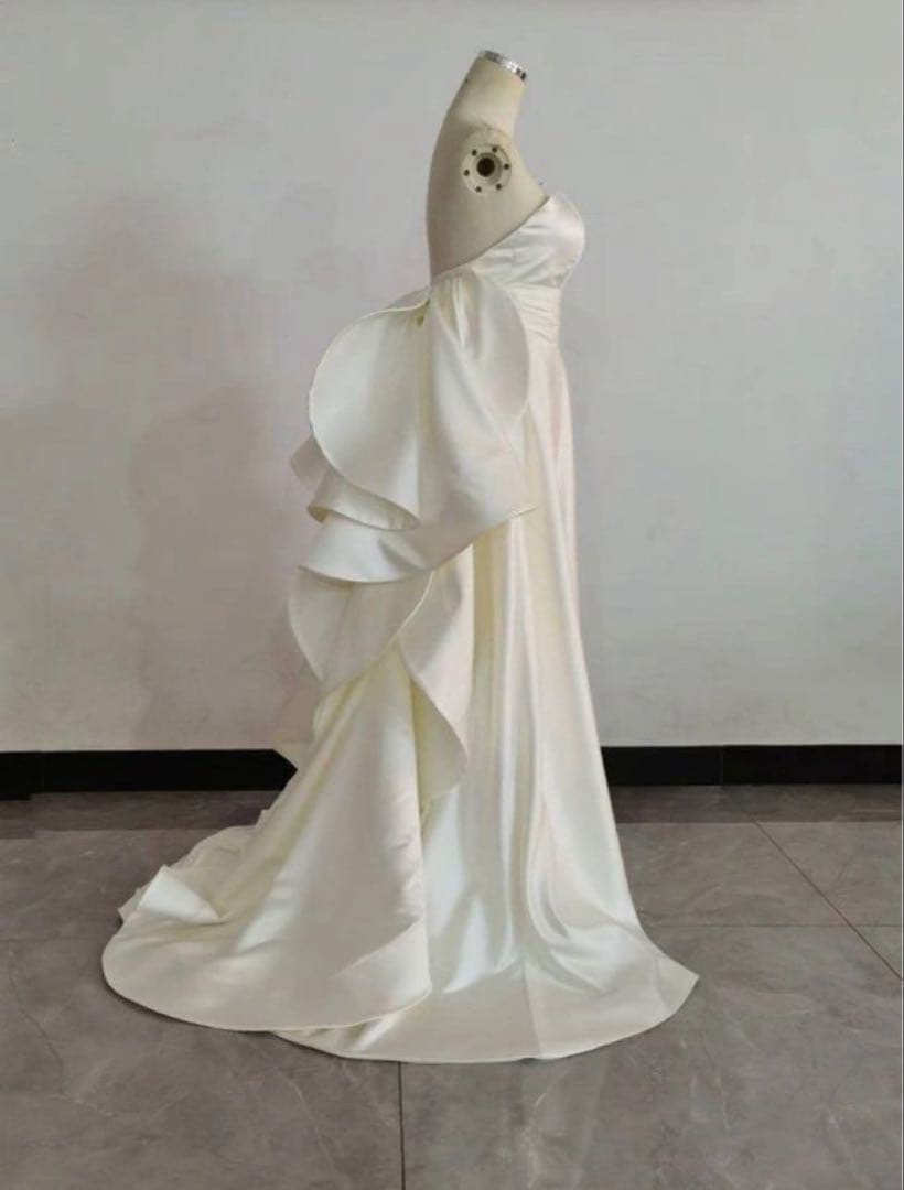 【もりー♡】ホワイトウェディングドレス オフショルダー フリル付き