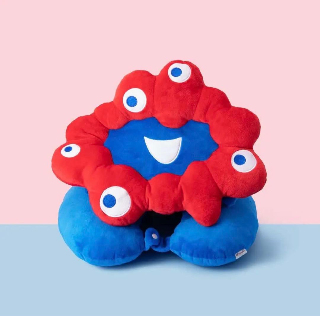 台湾限定】ミャクミャクネックピロー - メルカリ